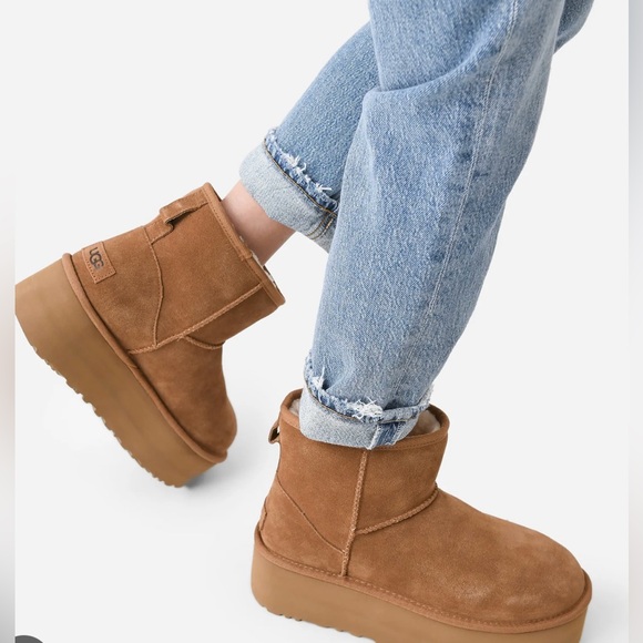 UGG Tan Mini Classic Platform Chestnut Sz 8 Chest - Picture 1 of 14